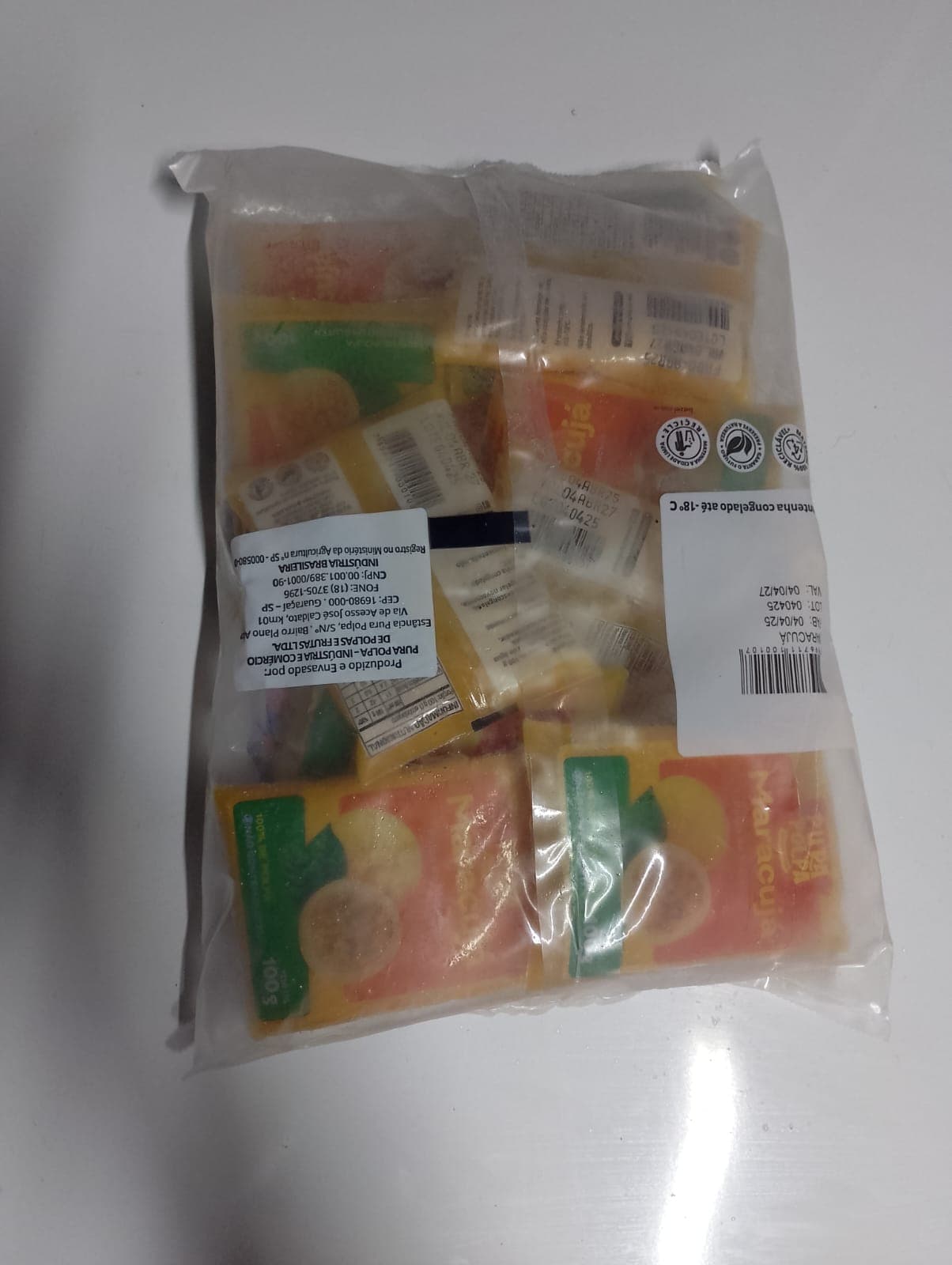 Verso do pacote de polpas de 1 kg mostrando as unidades individuais